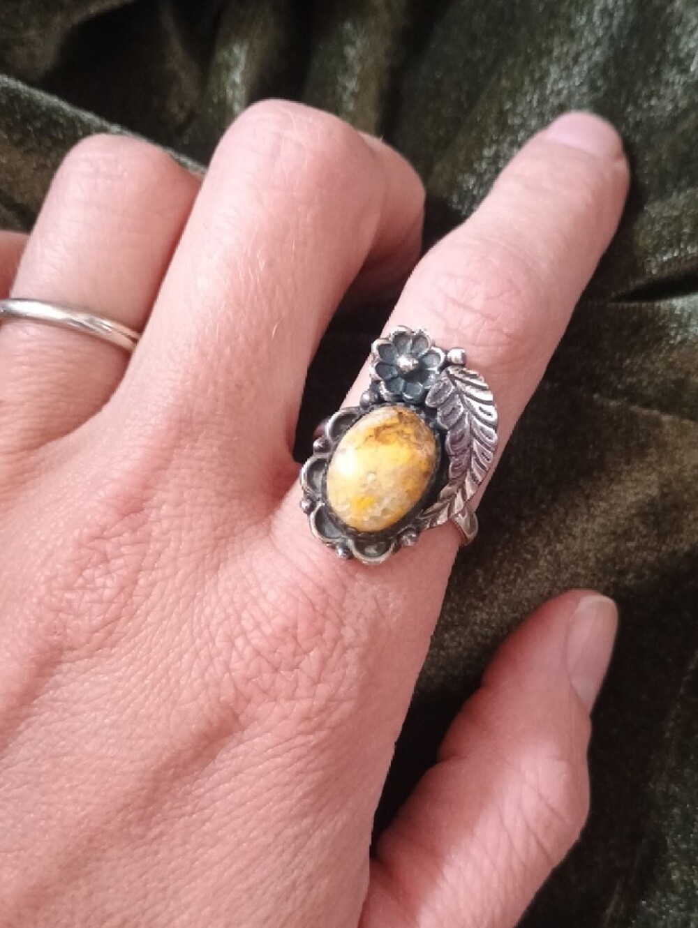 Sterling Silver Floral Leaf Ring with Yellow Stone - Picture 3 of 8